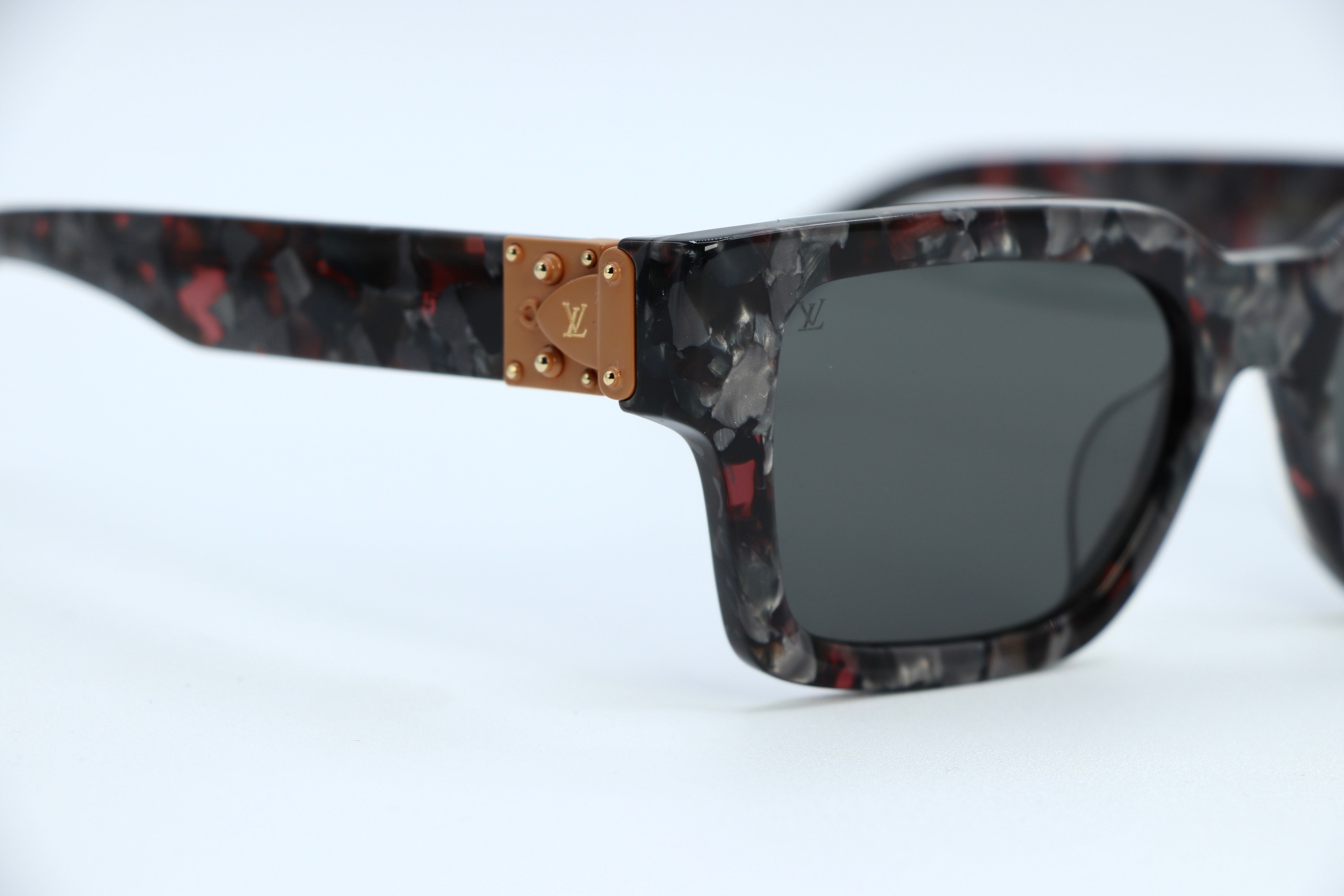 Louis Vuitton Escape Square Sunglasses – MUBA The Agency